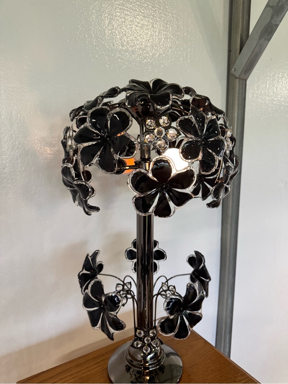 LUCITE TOPIARY FLOWER LAMP - Picture 3 of 8